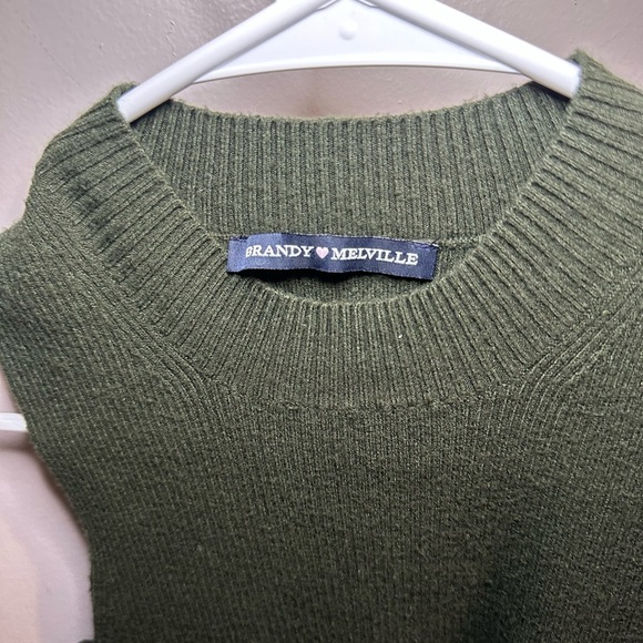 Brandy Melville Green Sleeveless Sweater - Picture 3 of 3